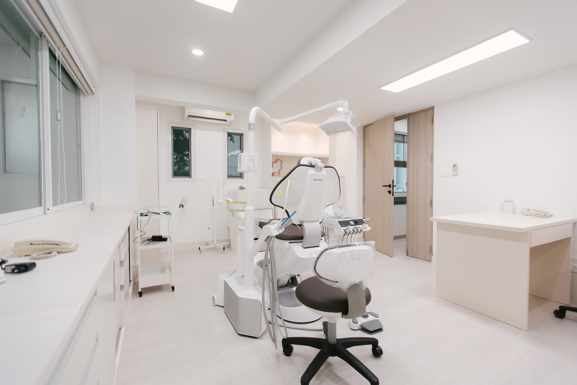 Spacious treatment room with consultation desk