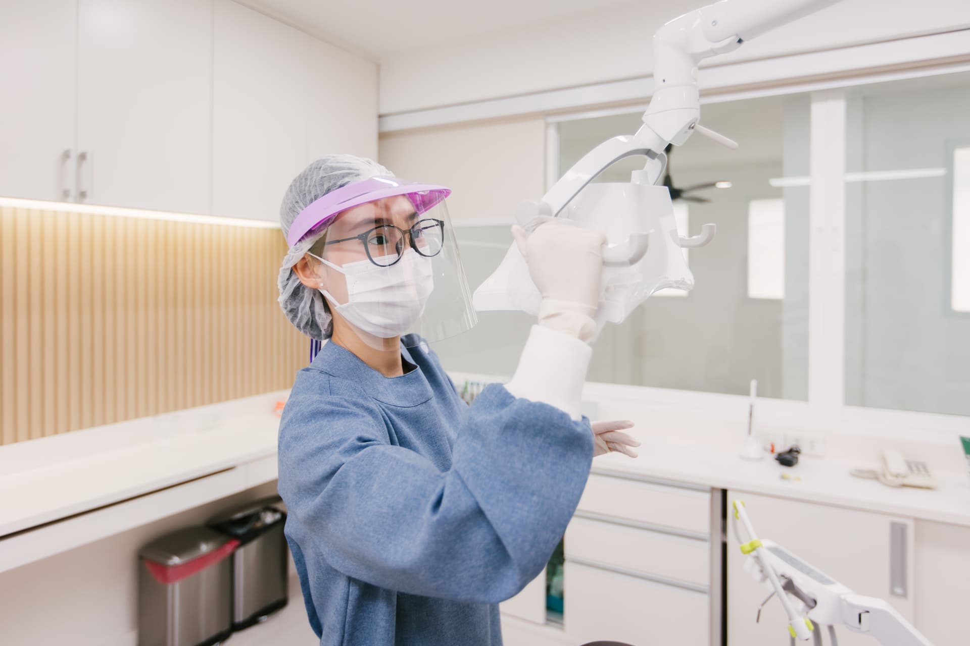 Dental treatment with rubber dam isolation